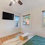 Trendzy Suite W/ King Bed And A Walk To Starbucks