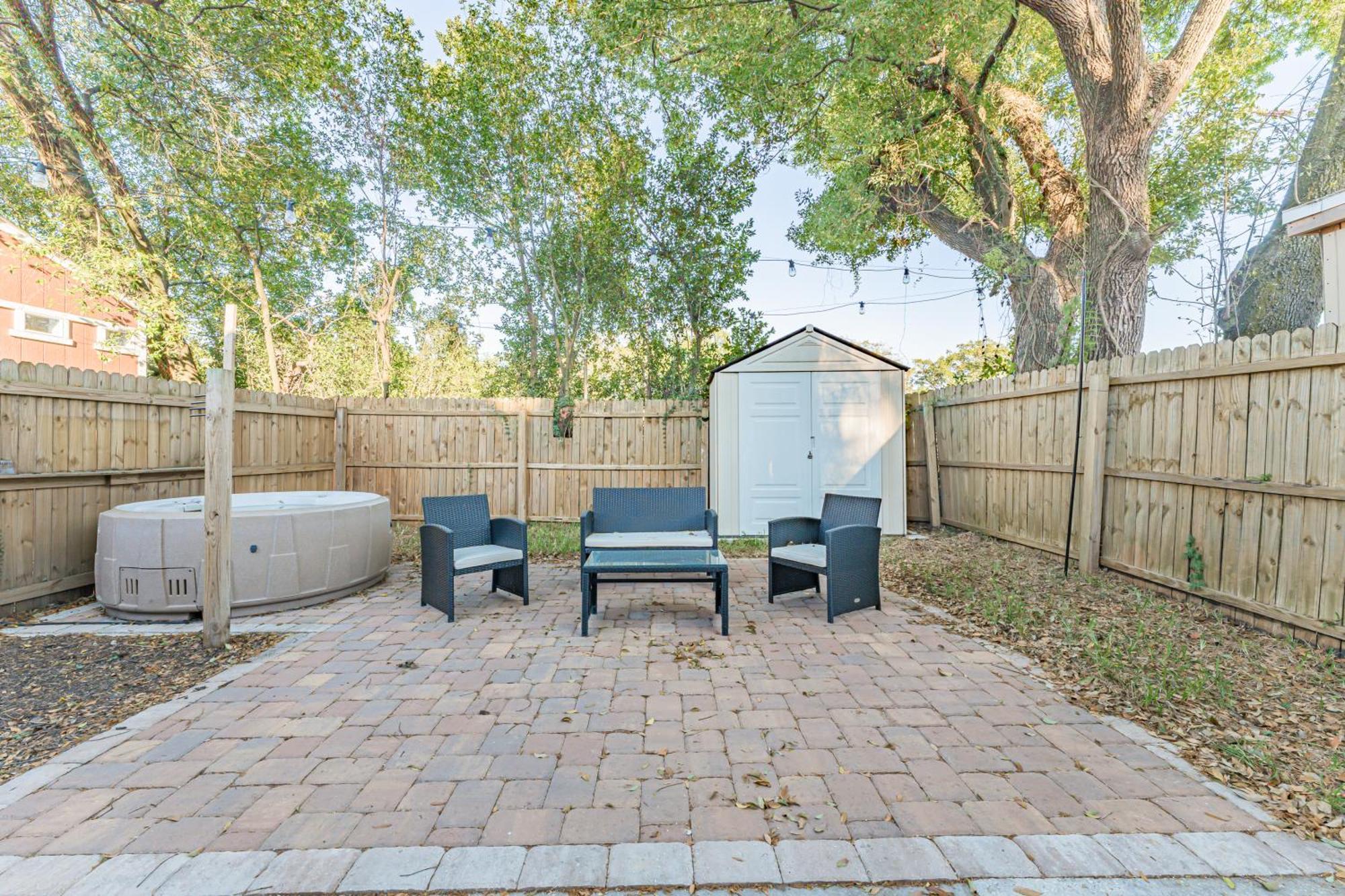 Holiday home Trendzy W/ King Bed And A Walk To Starbucks Tampa